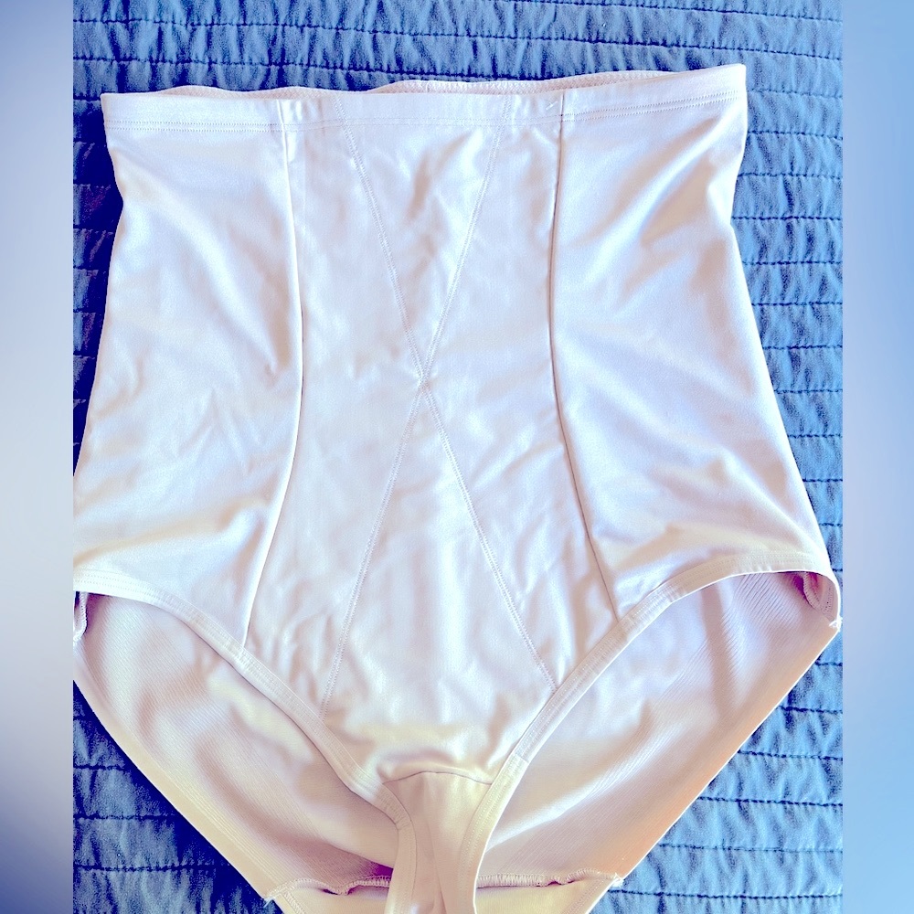 NEVER WORN Shapewear, firm control